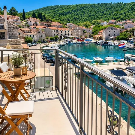 Apartment Casa Vidan - Seafront Stomorska